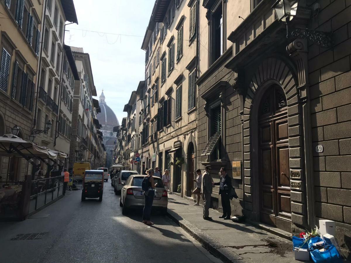 La Santissima Apartment Firenze Bagian luar foto